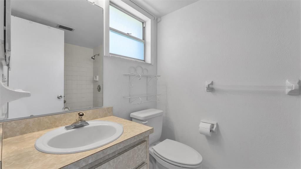 待售: $205,000 (2 贝兹, 2 浴室, 1377 平方英尺)