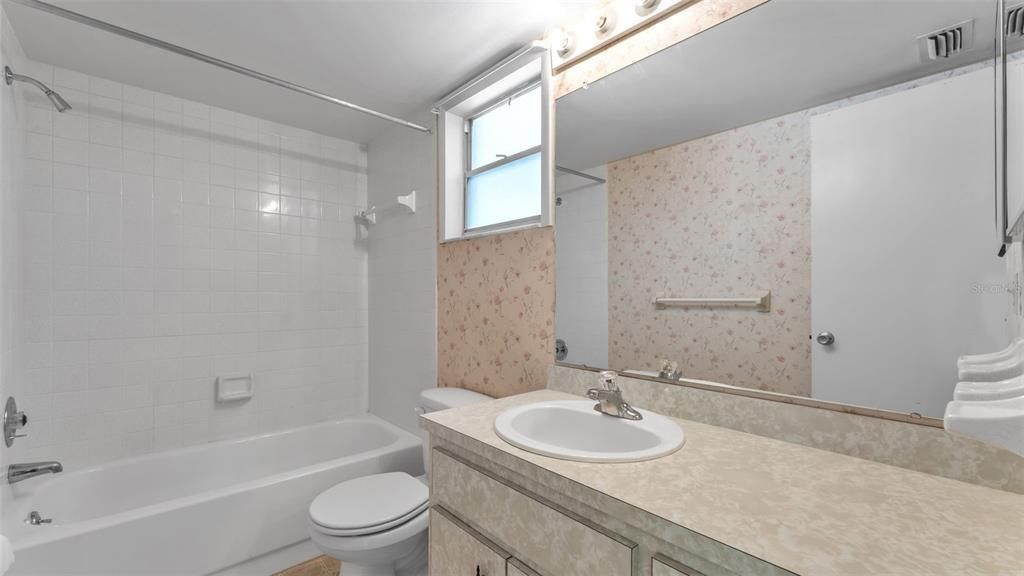 待售: $205,000 (2 贝兹, 2 浴室, 1377 平方英尺)