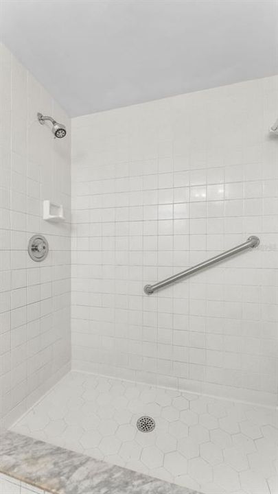 待售: $205,000 (2 贝兹, 2 浴室, 1377 平方英尺)