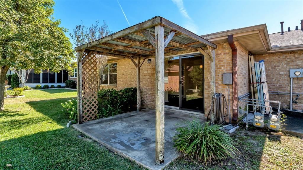 待售: $205,000 (2 贝兹, 2 浴室, 1377 平方英尺)