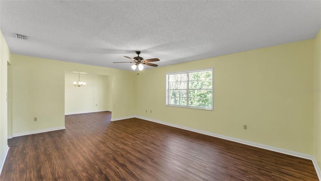 待售: $205,000 (2 贝兹, 2 浴室, 1377 平方英尺)