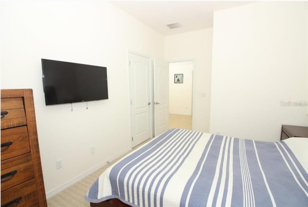 Под контрактом: $3,700 (3 спален, 2 ванн, 2898 Квадратных фут)