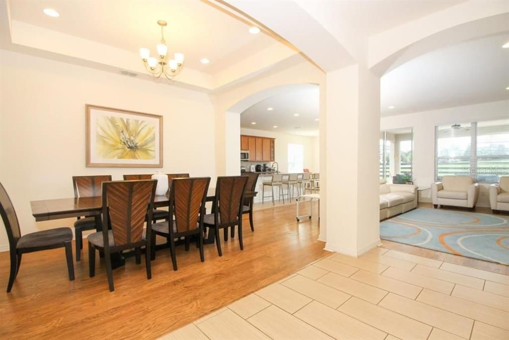 Под контрактом: $3,700 (3 спален, 2 ванн, 2898 Квадратных фут)