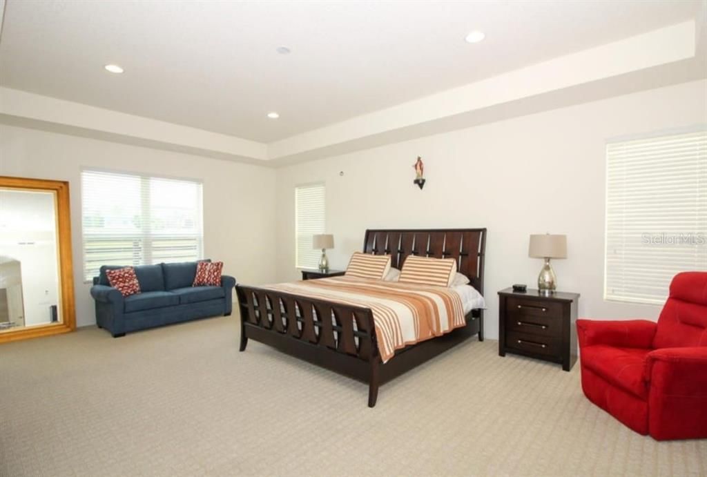 Под контрактом: $3,700 (3 спален, 2 ванн, 2898 Квадратных фут)