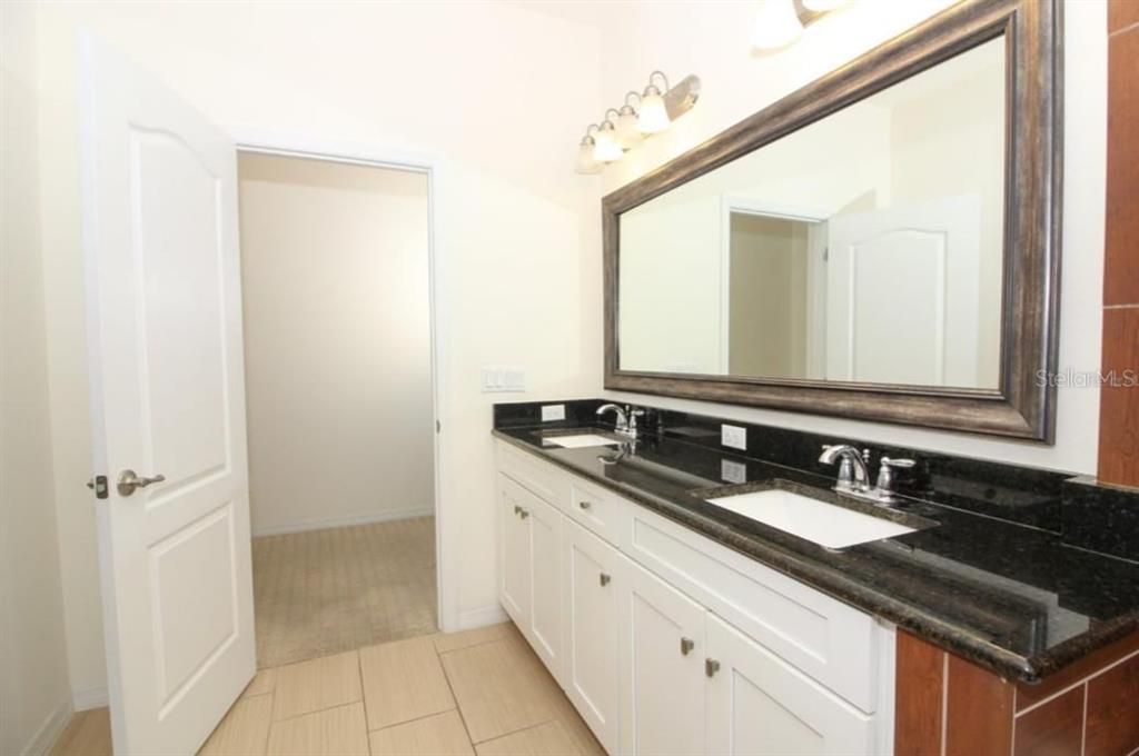 Под контрактом: $3,700 (3 спален, 2 ванн, 2898 Квадратных фут)