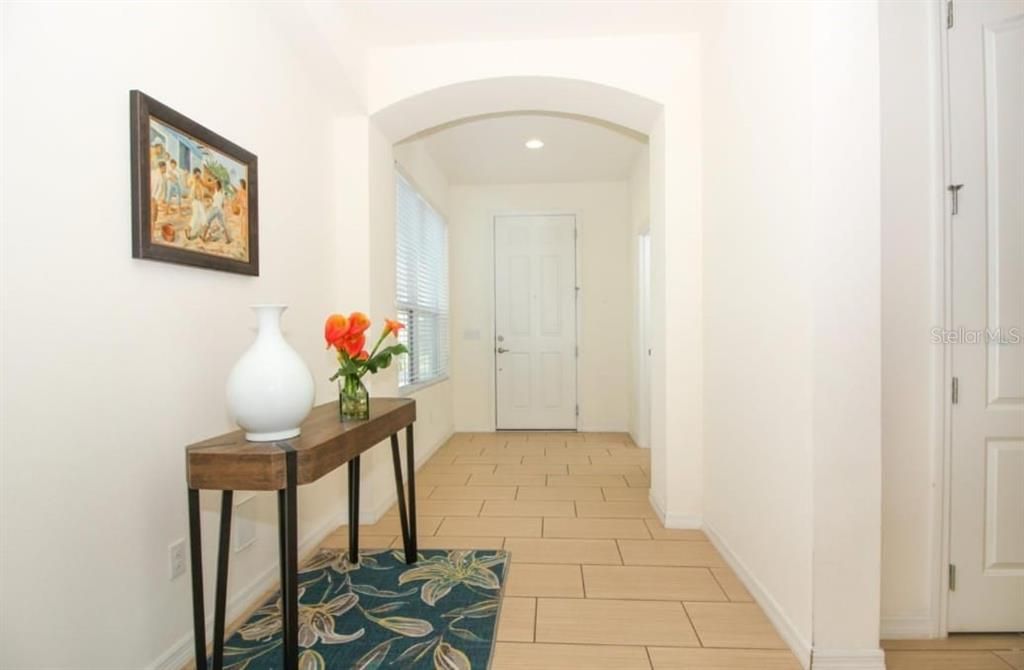 Под контрактом: $3,700 (3 спален, 2 ванн, 2898 Квадратных фут)