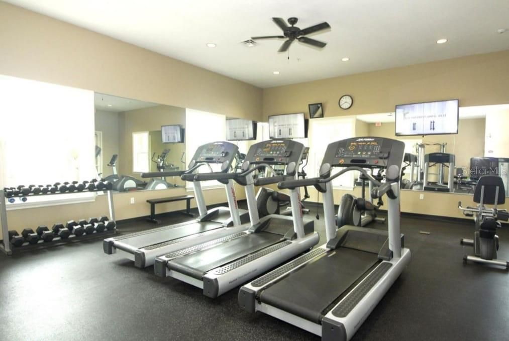 Под контрактом: $3,700 (3 спален, 2 ванн, 2898 Квадратных фут)