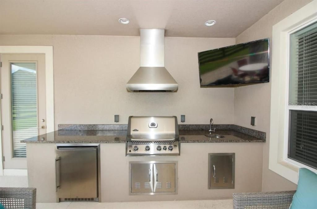 Под контрактом: $3,700 (3 спален, 2 ванн, 2898 Квадратных фут)