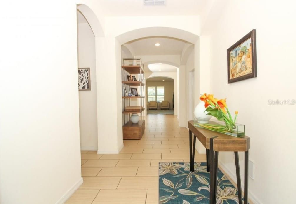 Под контрактом: $3,700 (3 спален, 2 ванн, 2898 Квадратных фут)