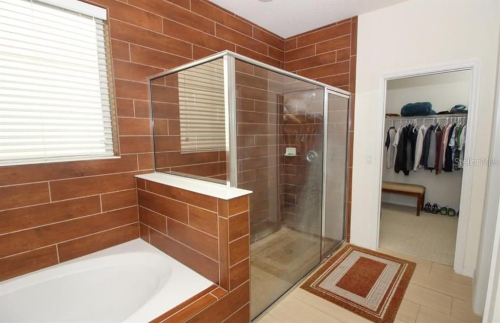 Под контрактом: $3,700 (3 спален, 2 ванн, 2898 Квадратных фут)