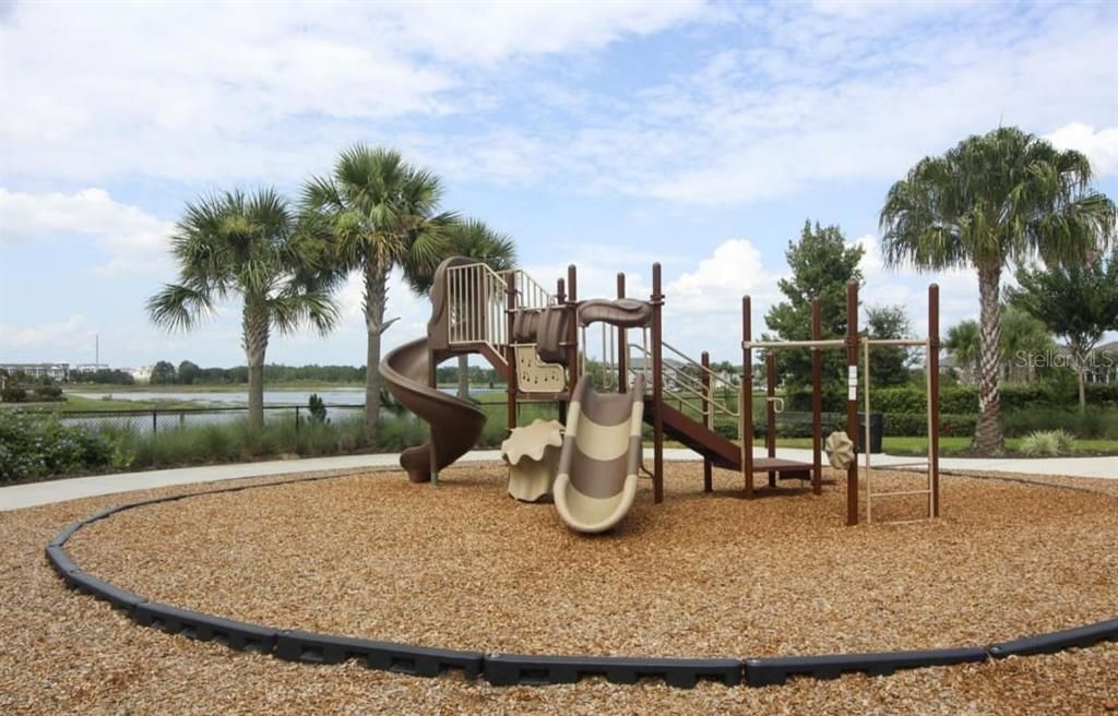 Под контрактом: $3,700 (3 спален, 2 ванн, 2898 Квадратных фут)