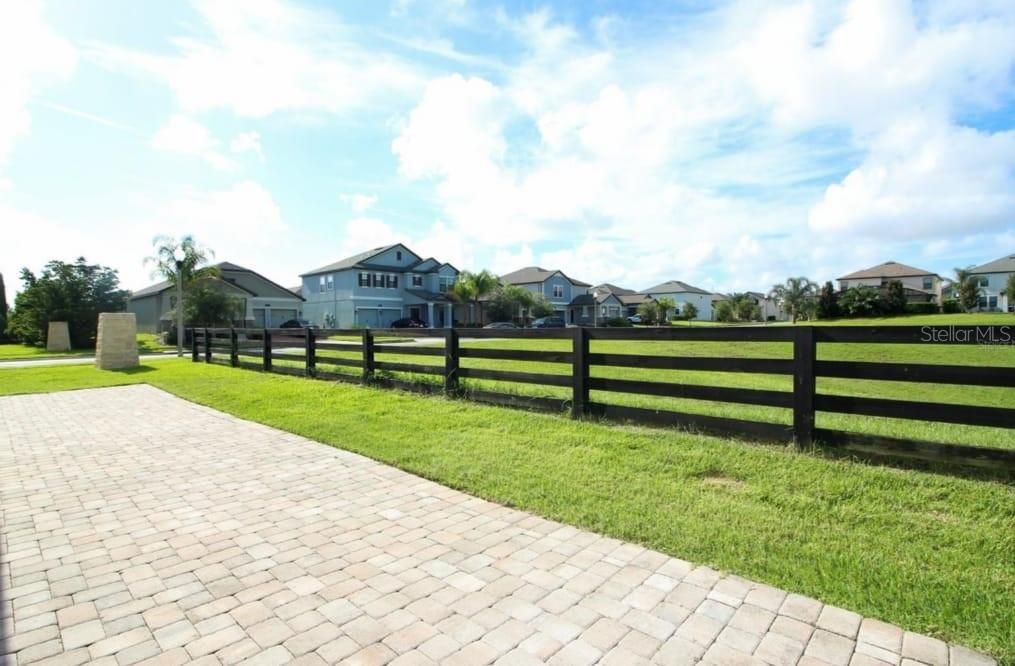 Под контрактом: $3,700 (3 спален, 2 ванн, 2898 Квадратных фут)