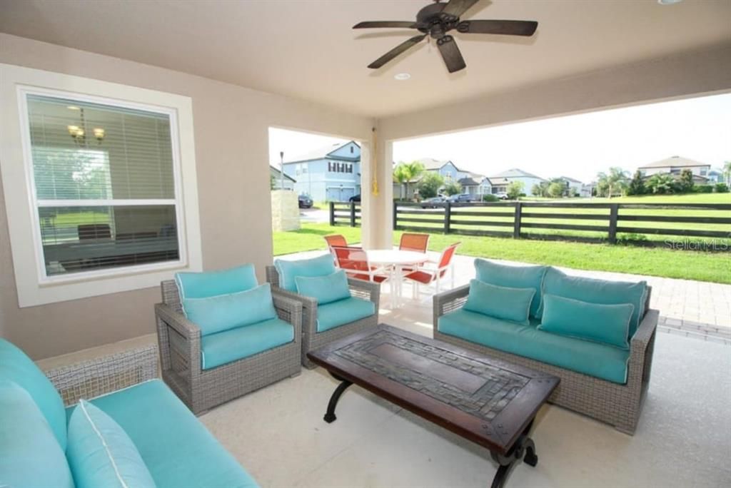 Под контрактом: $3,700 (3 спален, 2 ванн, 2898 Квадратных фут)