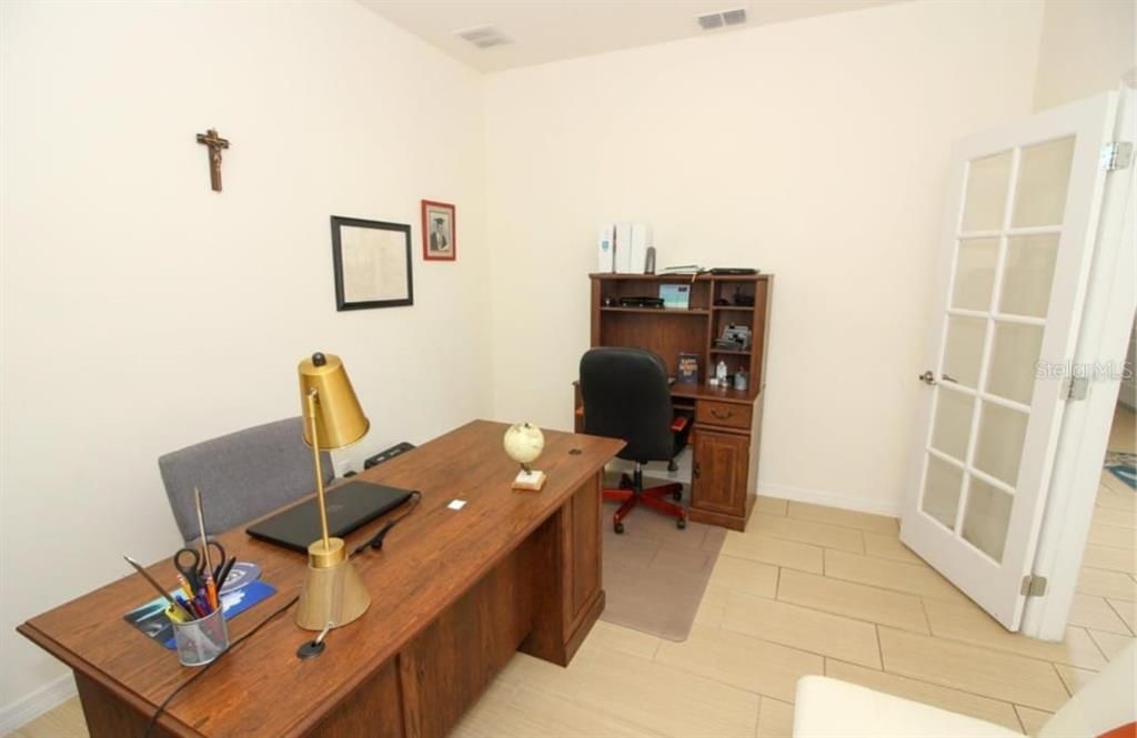 Под контрактом: $3,700 (3 спален, 2 ванн, 2898 Квадратных фут)