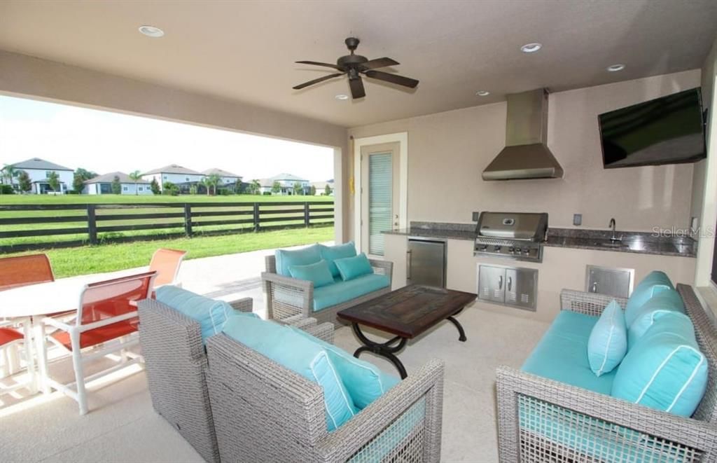 Под контрактом: $3,700 (3 спален, 2 ванн, 2898 Квадратных фут)