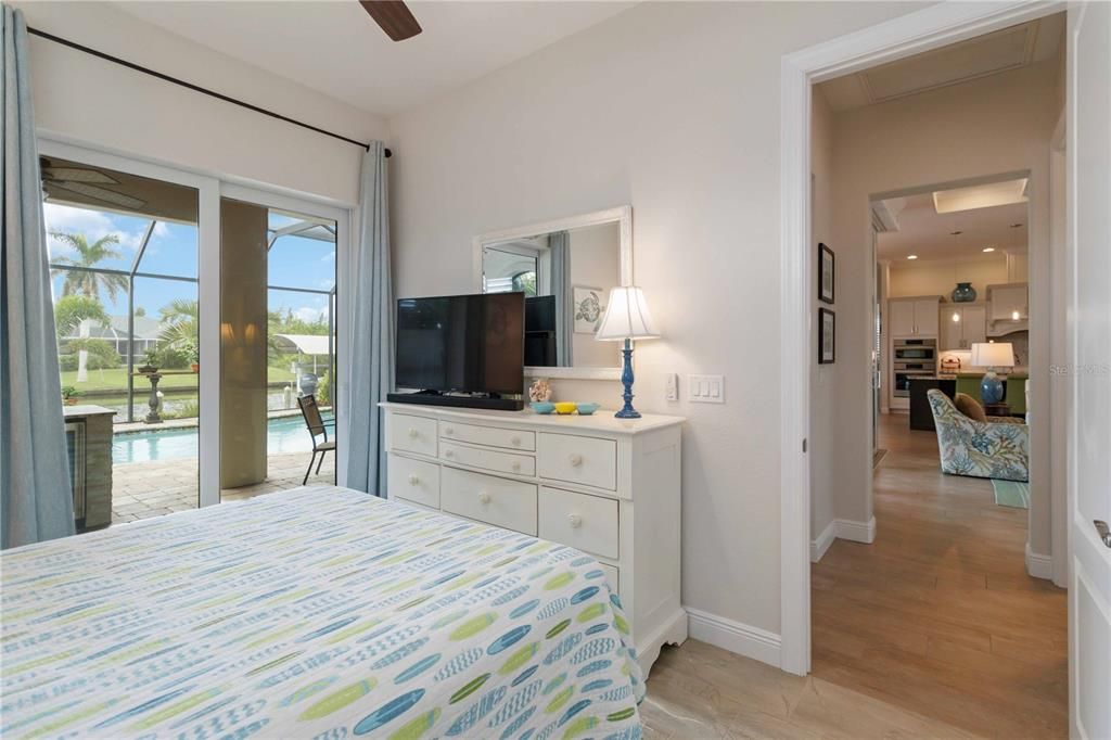 For Sale: $950,000 (3 beds, 2 baths, 2400 Square Feet)