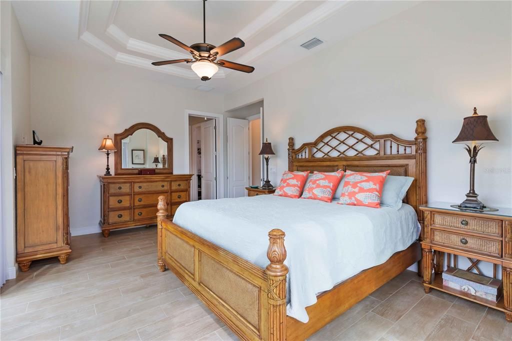 For Sale: $950,000 (3 beds, 2 baths, 2400 Square Feet)