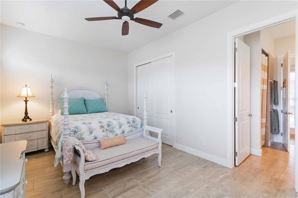 For Sale: $950,000 (3 beds, 2 baths, 2400 Square Feet)