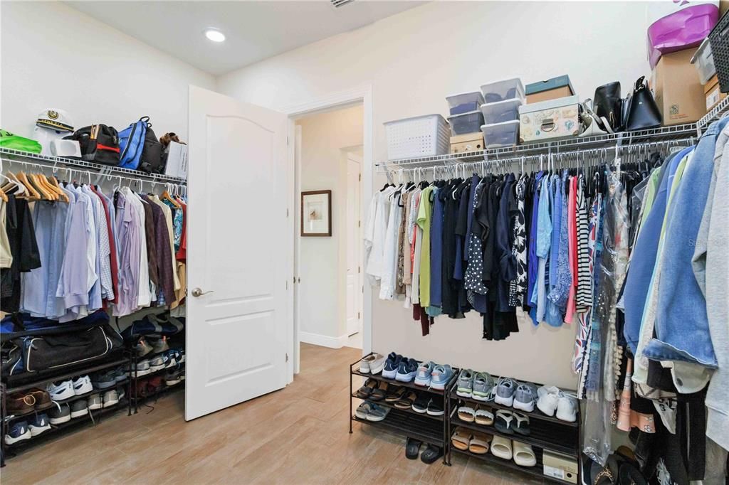 For Sale: $950,000 (3 beds, 2 baths, 2400 Square Feet)