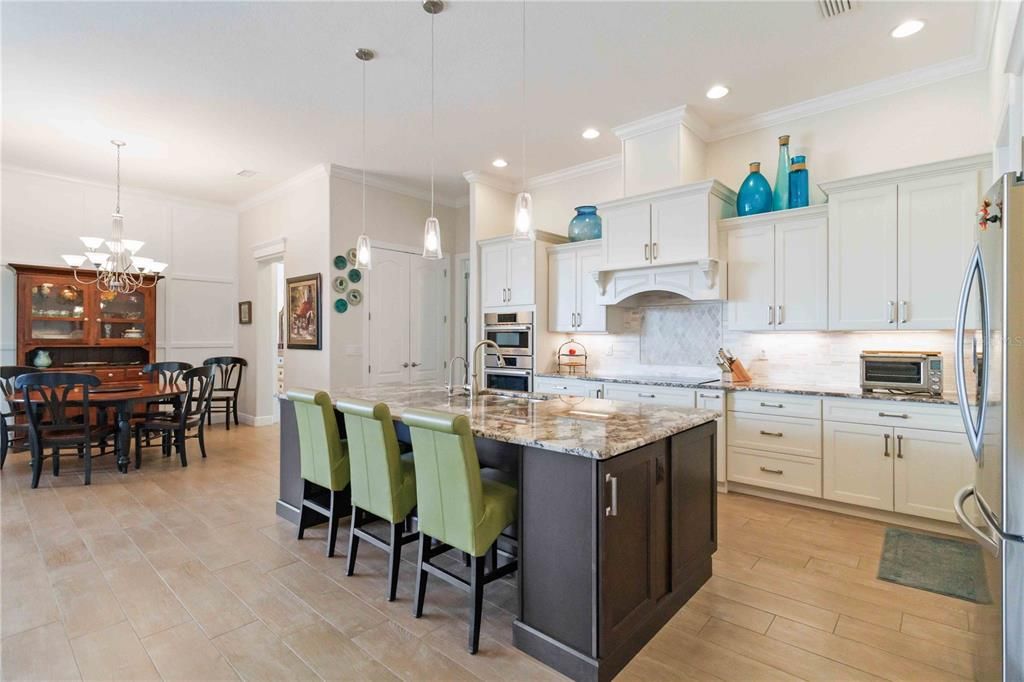 For Sale: $950,000 (3 beds, 2 baths, 2400 Square Feet)