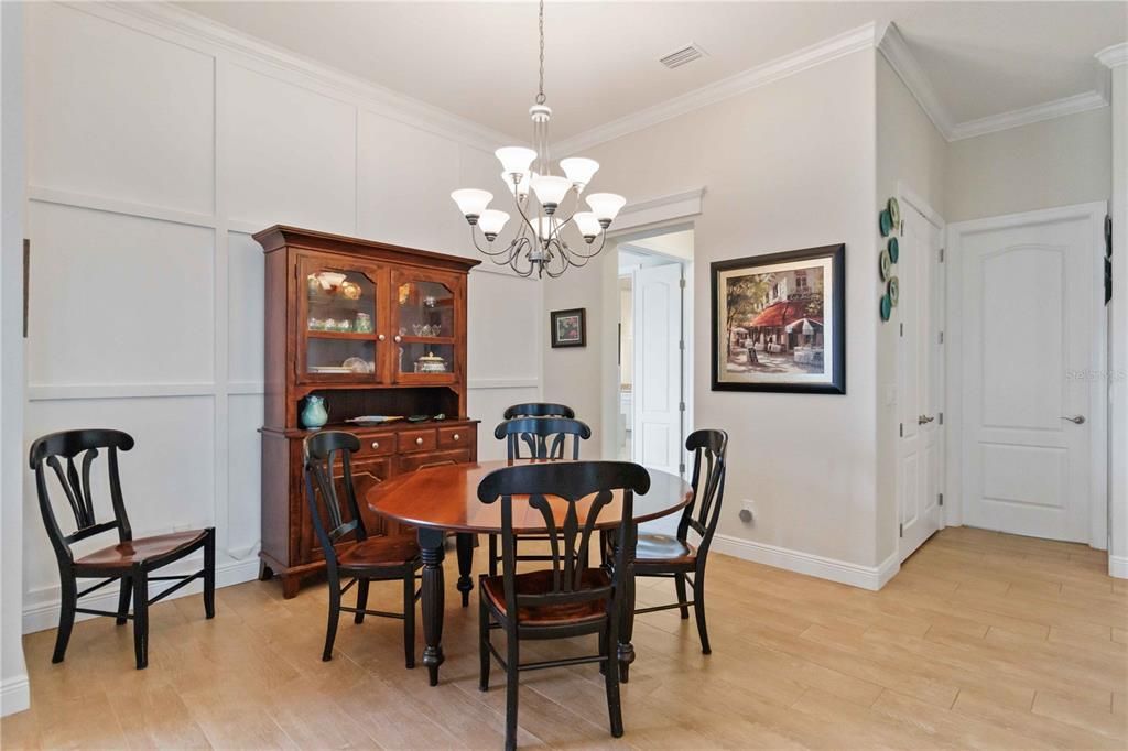 For Sale: $950,000 (3 beds, 2 baths, 2400 Square Feet)