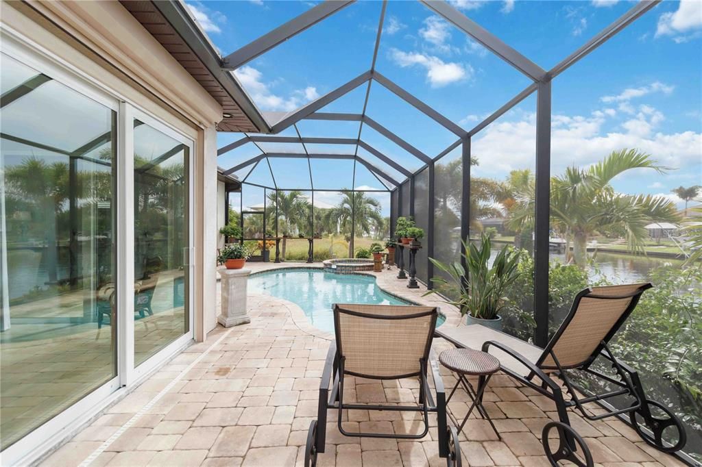 For Sale: $950,000 (3 beds, 2 baths, 2400 Square Feet)