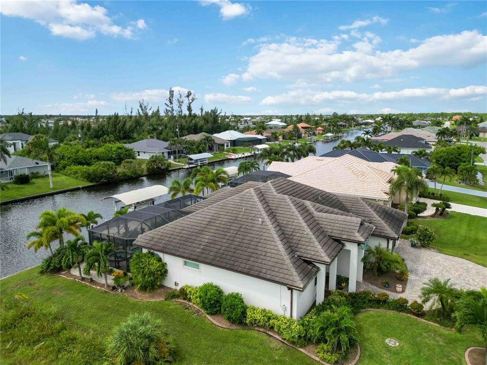 For Sale: $950,000 (3 beds, 2 baths, 2400 Square Feet)