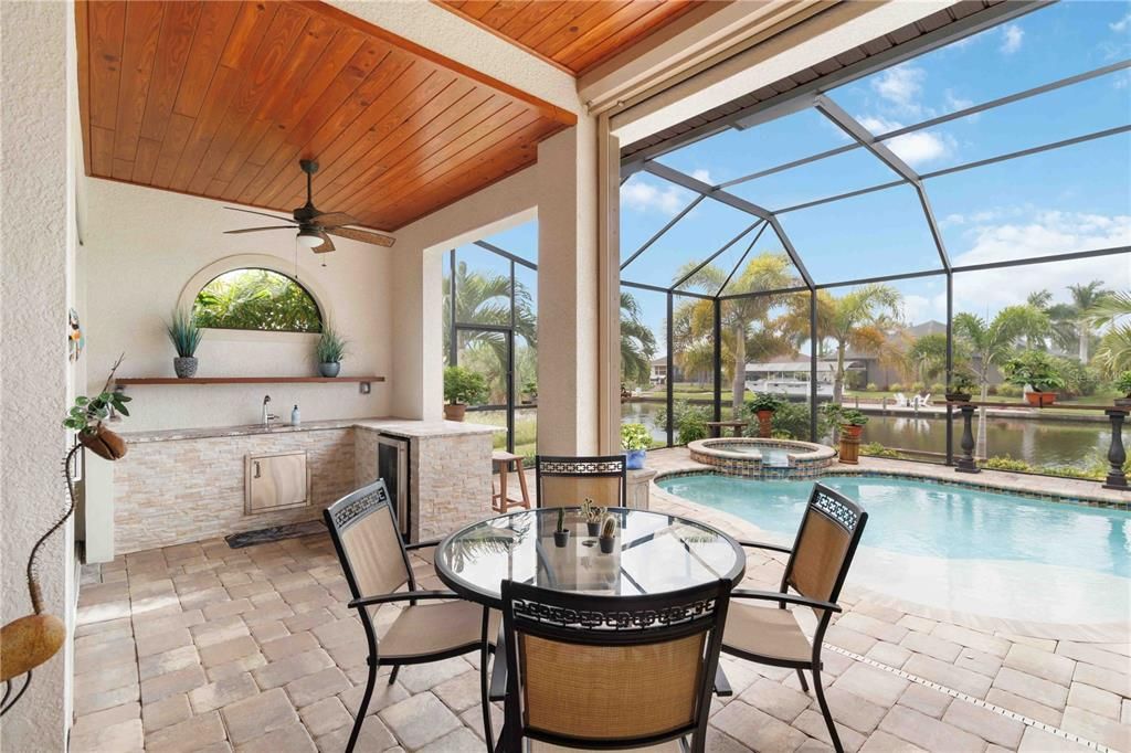 For Sale: $950,000 (3 beds, 2 baths, 2400 Square Feet)