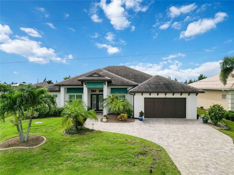 For Sale: $950,000 (3 beds, 2 baths, 2400 Square Feet)