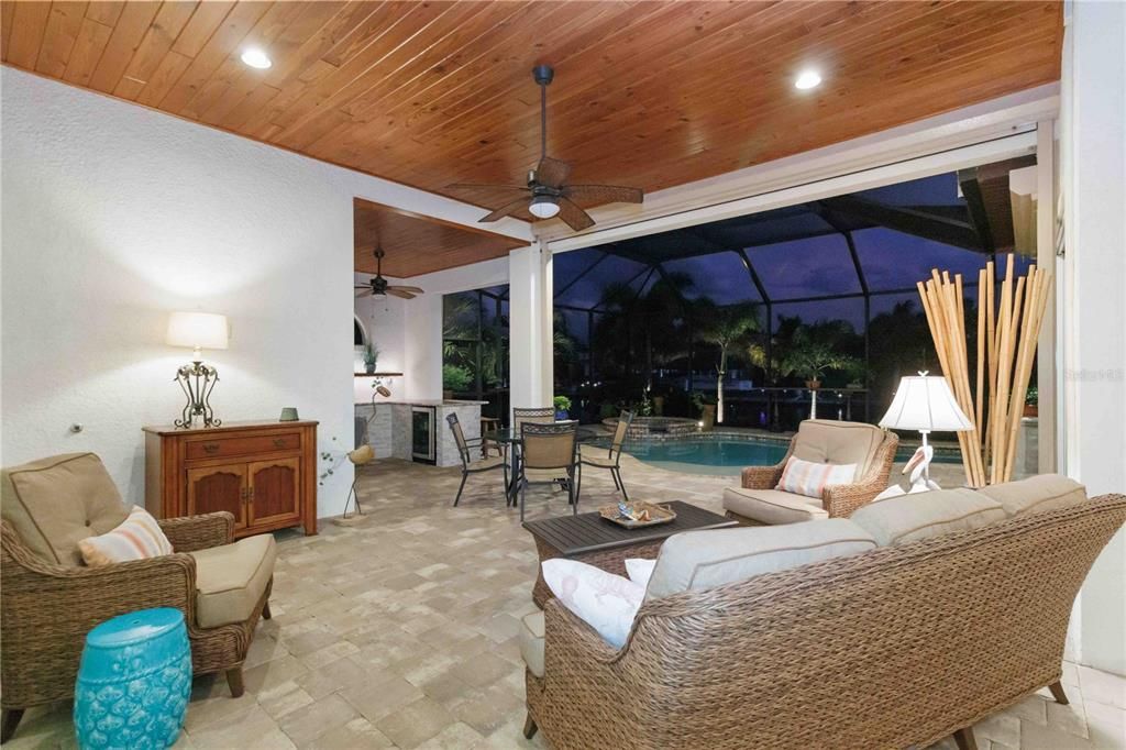 For Sale: $950,000 (3 beds, 2 baths, 2400 Square Feet)