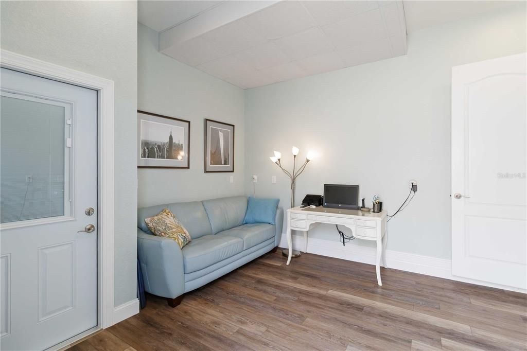 For Sale: $950,000 (3 beds, 2 baths, 2400 Square Feet)