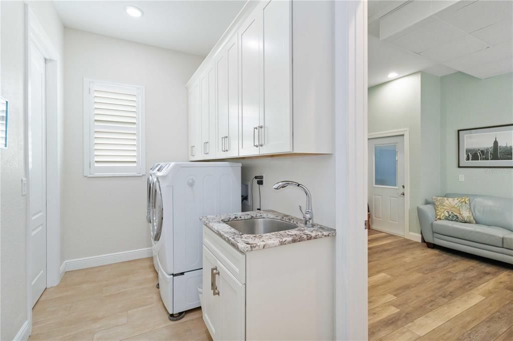 For Sale: $950,000 (3 beds, 2 baths, 2400 Square Feet)