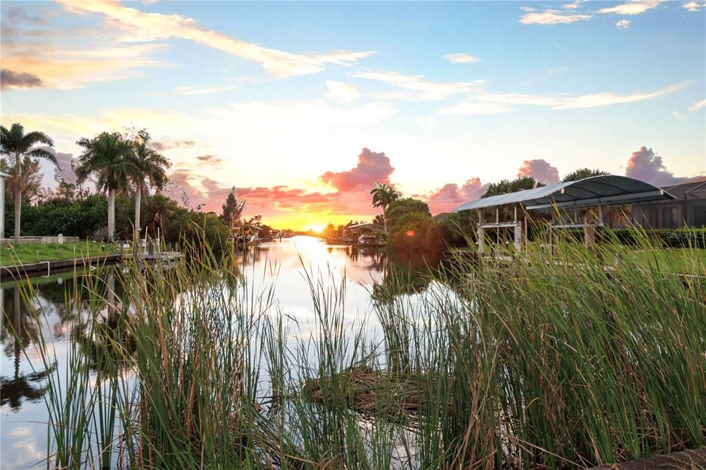 For Sale: $950,000 (3 beds, 2 baths, 2400 Square Feet)