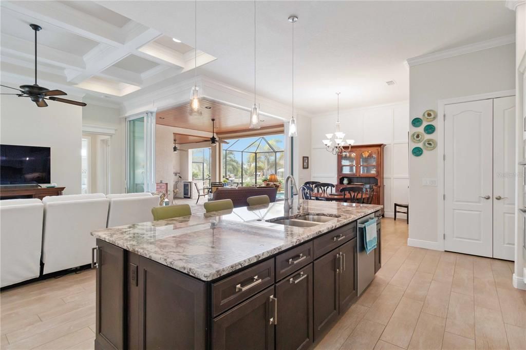 For Sale: $950,000 (3 beds, 2 baths, 2400 Square Feet)