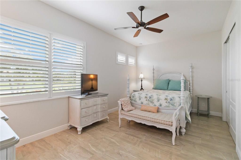 For Sale: $950,000 (3 beds, 2 baths, 2400 Square Feet)