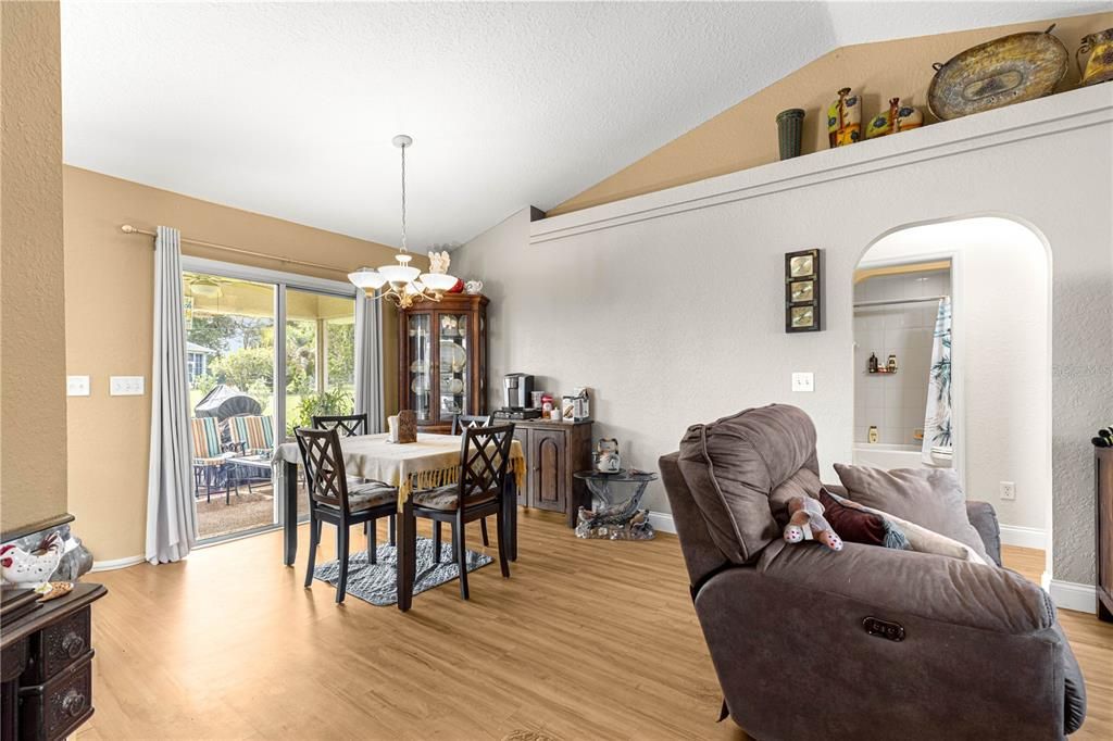 待售: $309,900 (3 贝兹, 2 浴室, 1326 平方英尺)