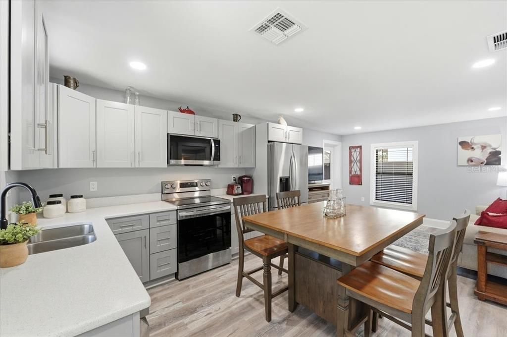 待售: $1,800,000 (5 贝兹, 4 浴室, 4755 平方英尺)