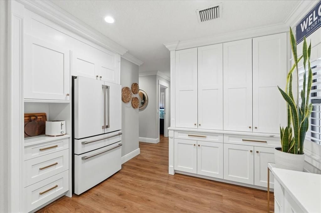 待售: $1,800,000 (5 贝兹, 4 浴室, 4755 平方英尺)