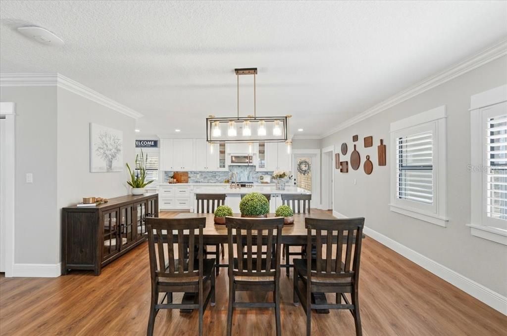 待售: $1,800,000 (5 贝兹, 4 浴室, 4755 平方英尺)