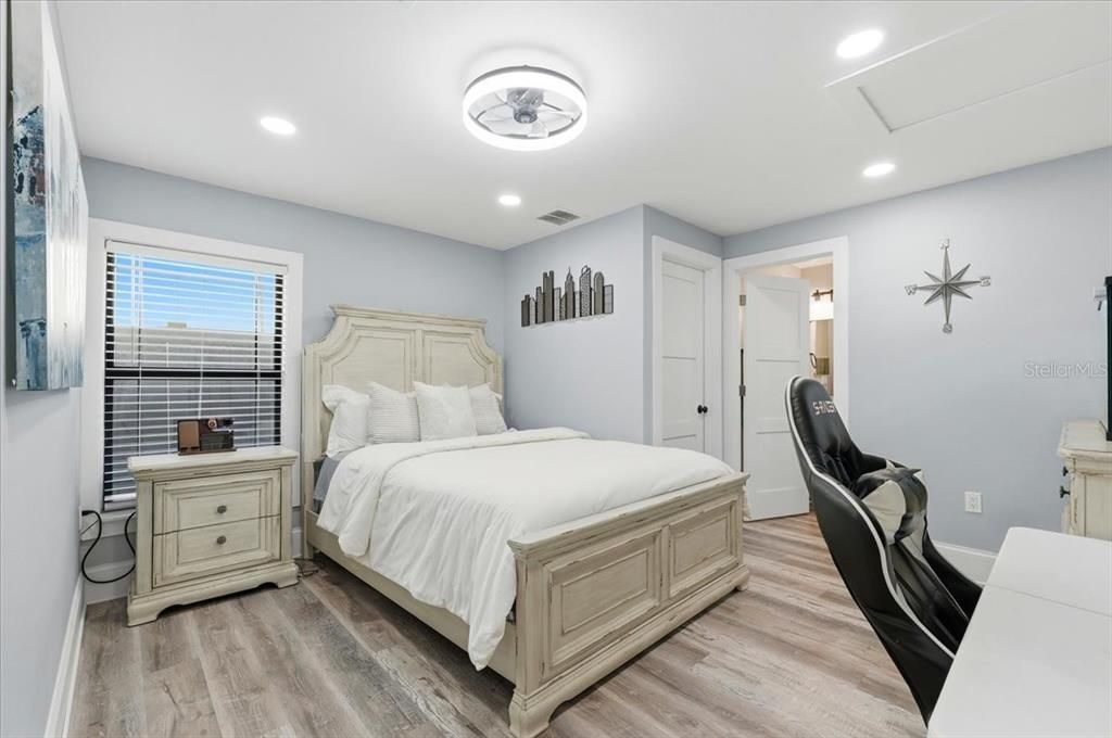 待售: $1,800,000 (5 贝兹, 4 浴室, 4755 平方英尺)