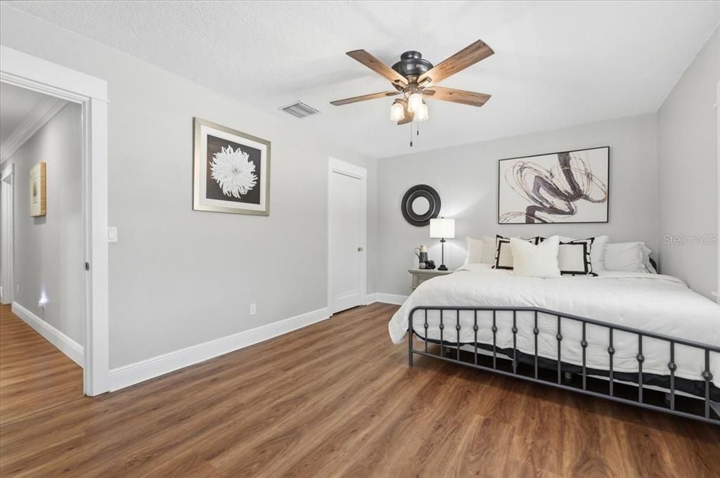 待售: $1,800,000 (5 贝兹, 4 浴室, 4755 平方英尺)