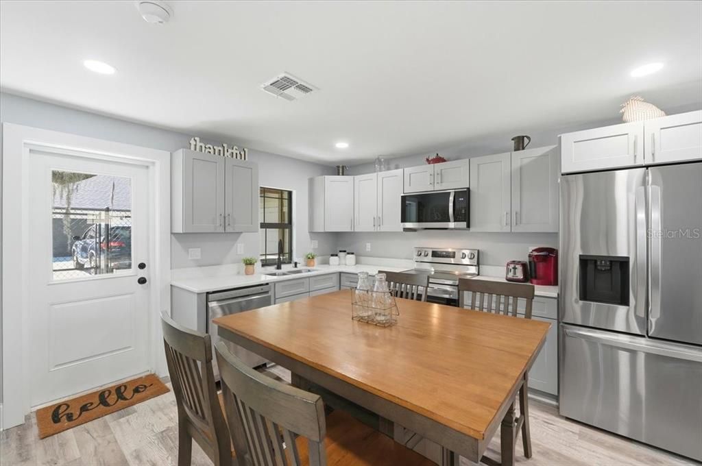 待售: $1,800,000 (5 贝兹, 4 浴室, 4755 平方英尺)