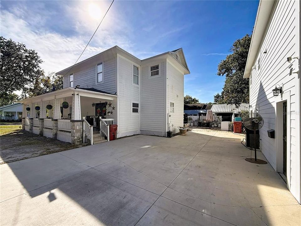 For Sale: $650,000 (4 beds, 3 baths, 2133 Square Feet)