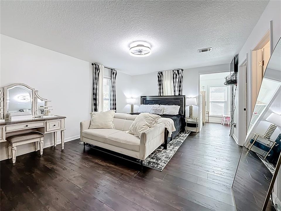 For Sale: $650,000 (4 beds, 3 baths, 2133 Square Feet)