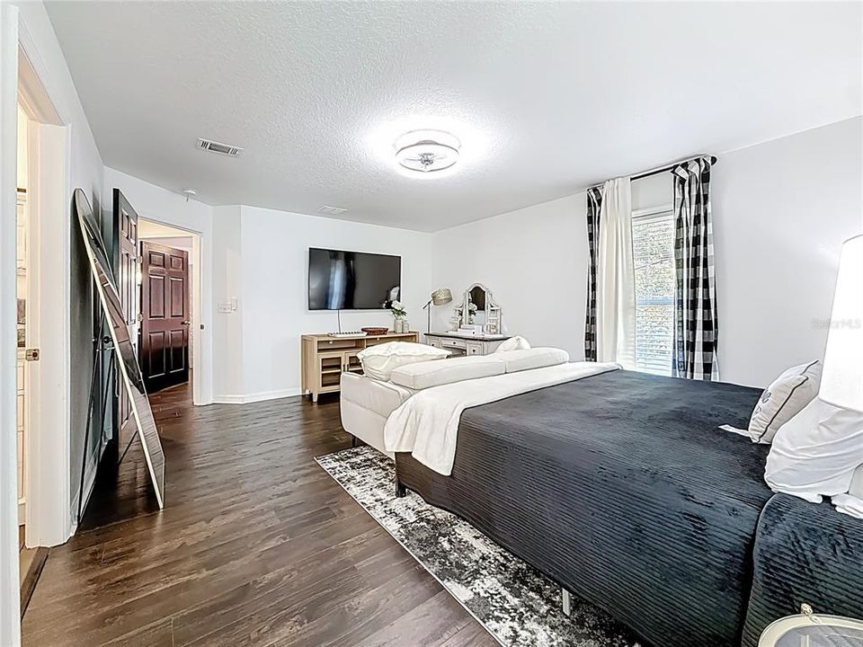 For Sale: $650,000 (4 beds, 3 baths, 2133 Square Feet)