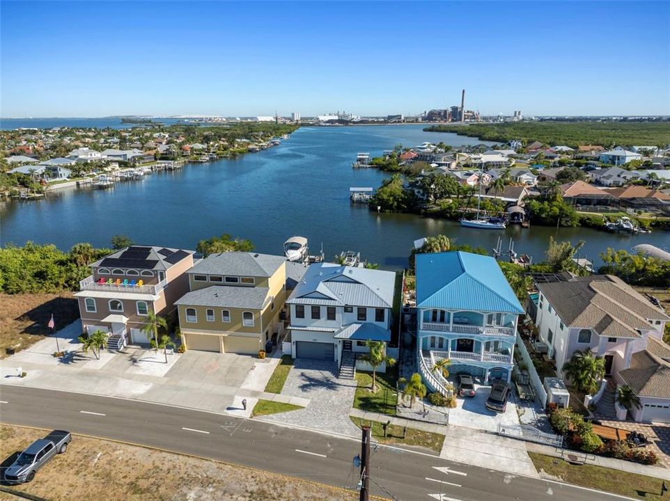 For Sale: $1,850,000 (4 beds, 4 baths, 2888 Square Feet)