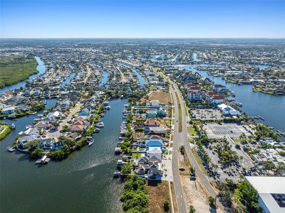 For Sale: $1,850,000 (4 beds, 4 baths, 2888 Square Feet)