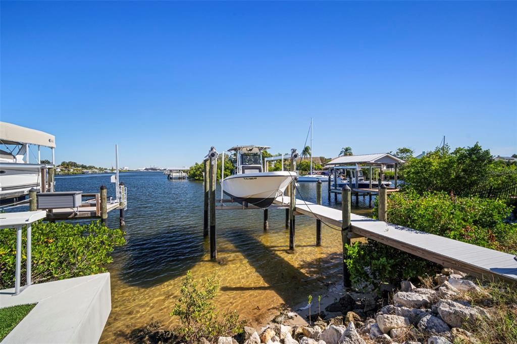 For Sale: $1,850,000 (4 beds, 4 baths, 2888 Square Feet)