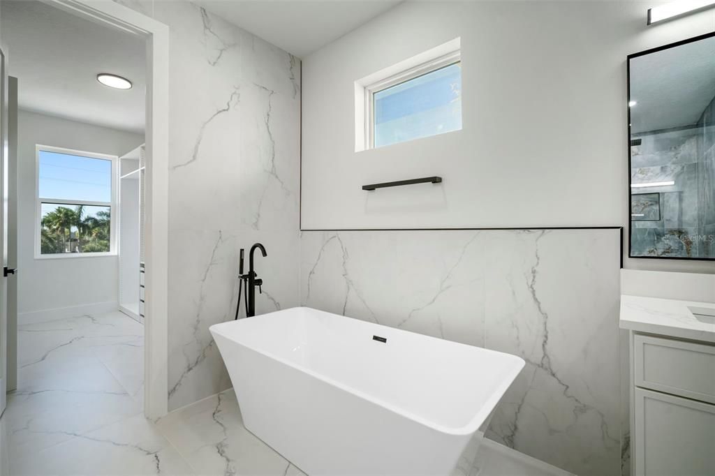 For Sale: $1,850,000 (4 beds, 4 baths, 2888 Square Feet)