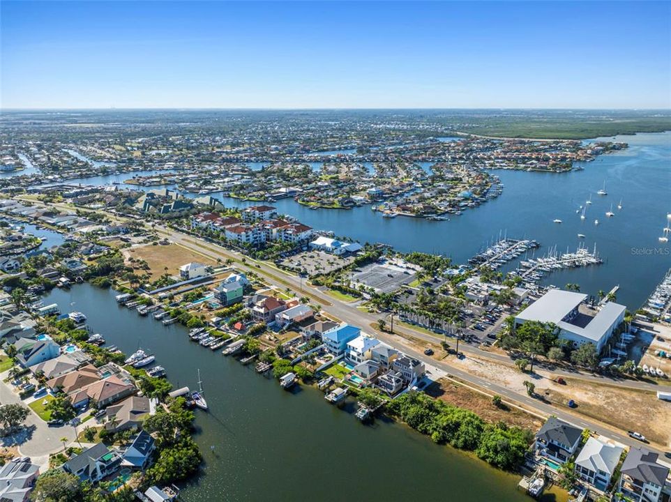 For Sale: $1,850,000 (4 beds, 4 baths, 2888 Square Feet)